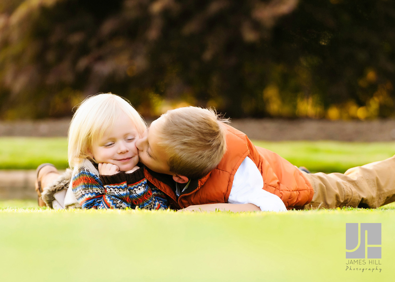 Brother Sister Photo Shoot with Maggie & Holt | James Hill Photography